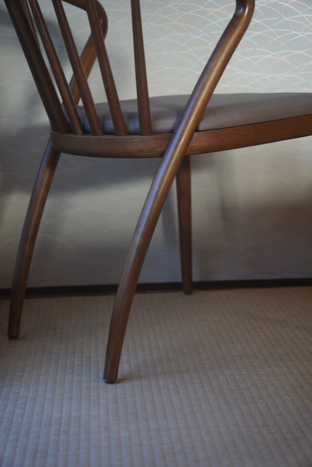 旭川家具セミアームチェア